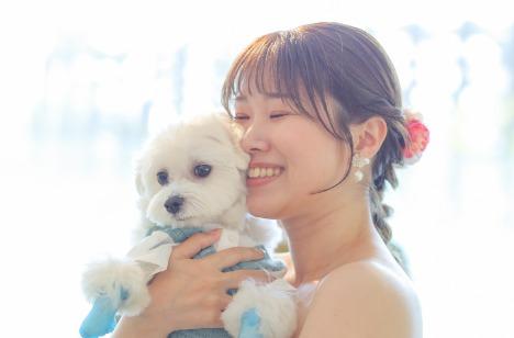 これぞペット婚♡3人が主役の笑顔と自然あふれるWDの演出画像