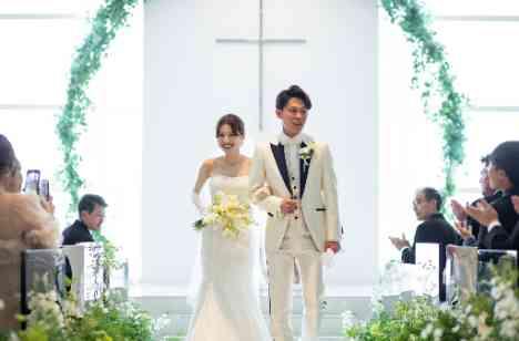 ゲストとの楽しい空間で広がる"結婚式の輪"の挙式画像