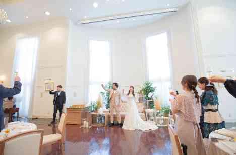 【59名】カジュアリーフォーマルWeddingの披露宴画像