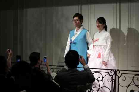 グローバルでアットホームな結婚式の披露宴画像