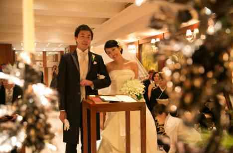 ふたりが大好きな場所でゲストとの絆を深める結婚式の挙式画像