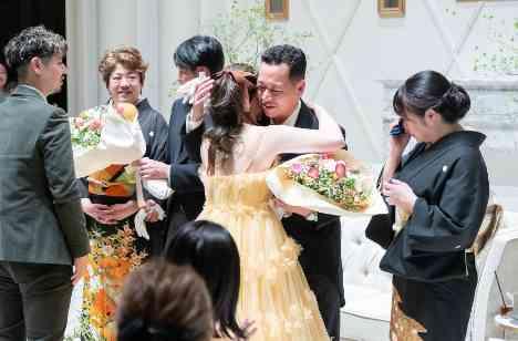 笑顔と涙があふれる心温まる最高の結婚式の披露宴画像