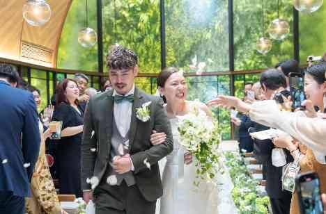 笑顔と涙があふれる心温まる最高の結婚式の演出画像