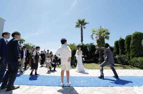 青い空と海臨む、オーシャンビューパーティーの演出画像