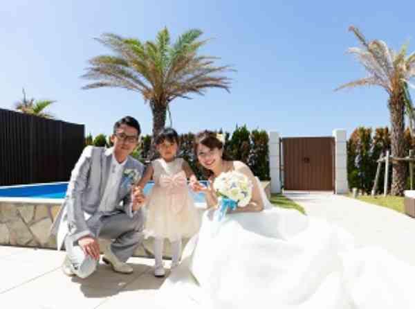新婦大好きな海を前に家族挙式の挙式実例画像