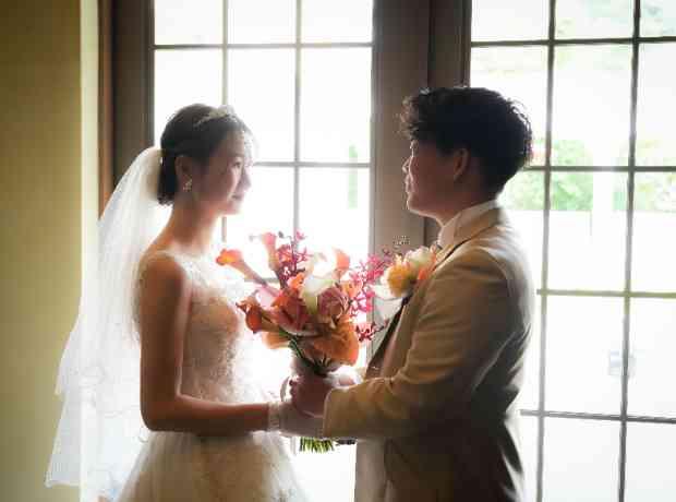 ゲストと楽しむ二人らしさ全開の結婚式の挙式実例画像
