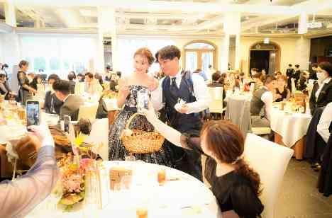 ゲストと楽しむ二人らしさ全開の結婚式の演出画像