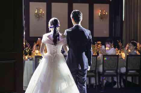 映画に出て来るロマンチックな結婚式をの披露宴画像