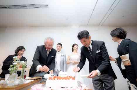 【楽しいひと時を贈り物に】ゲストと楽しむ結婚式の披露宴画像