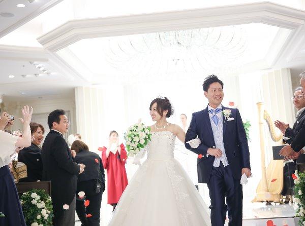 ティファニーブルーに統一されたお洒落Weddingの挙式実例画像