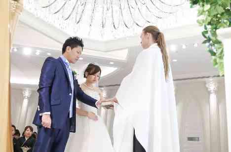 ティファニーブルーに統一されたお洒落Weddingの挙式画像