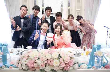 ティファニーブルーに統一されたお洒落Weddingの披露宴画像