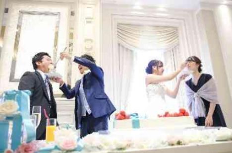 ティファニーブルーに統一されたお洒落Weddingの演出画像