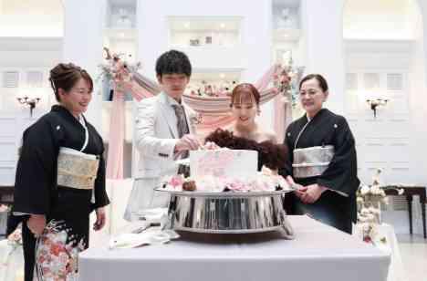 身近な方々とゆったり過ごすfamily partyの披露宴画像