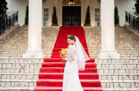 白亜の邸宅で過ごす煌めきWEDDINGの挙式画像