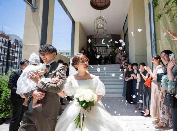 大切なゲストと過ごす、家族3人の原点となる1日の挙式実例画像