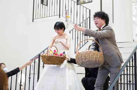 ナチュラルな二人のゆったりパーティーの披露宴画像