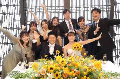 夏生まれの私たちらしい爽やかな結婚式の披露宴画像