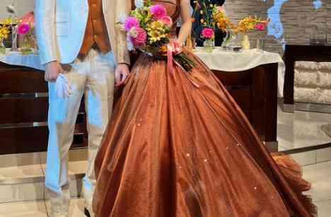 オシャレ春っぽ可愛さも取り入れたアットホーム結婚式の挙式画像