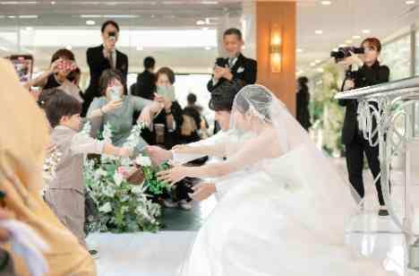 おふたり自身も思い切り楽しむご結婚式の挙式画像