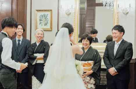 温かいスタッフのみなさんと作る結婚式の挙式画像