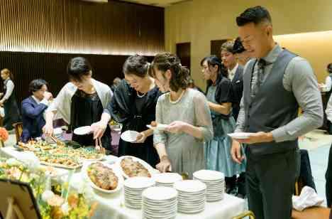 お料理演出にこだわるおもてなしウェディングの披露宴画像