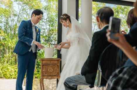 こだわりコーディネートでゲスト参加型Weddingの挙式画像