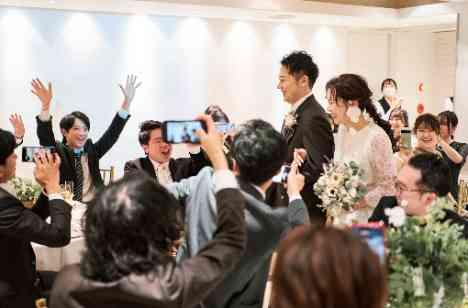 ふたりらしくおしゃれに 友人の皆様と会費制パーティの披露宴画像