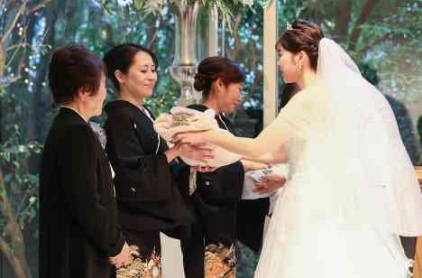 大切な家族・友人、そして「動物」に囲まれた結婚式の挙式画像