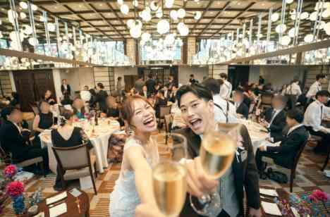 東京タワーを見ながら叶えた『全員が楽しめる結婚式』の披露宴画像