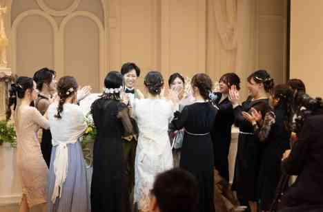 ご家族思いでご友人思いなお二人様の心温まる一日の披露宴画像