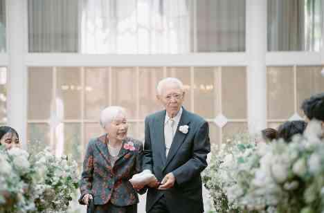 【人生で1番幸せな日】自分たちらしいweddingの挙式画像