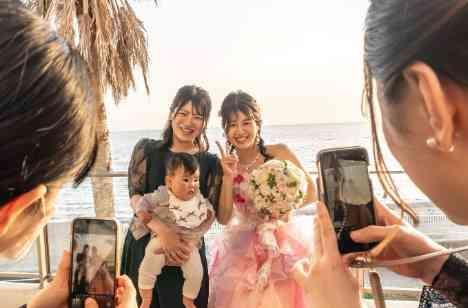  【 50名party 】新婦が輝くの披露宴画像