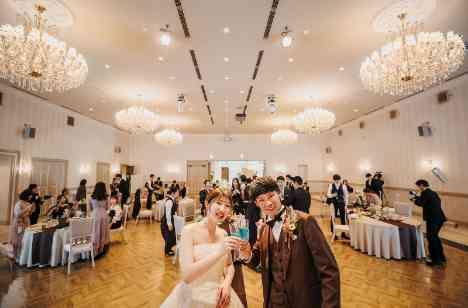 映画の仲間たちとHappy Weddingの挙式画像
