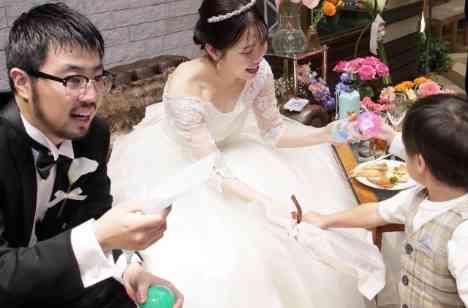 テーマは「子供も一緒に楽しめる結婚式」の披露宴画像