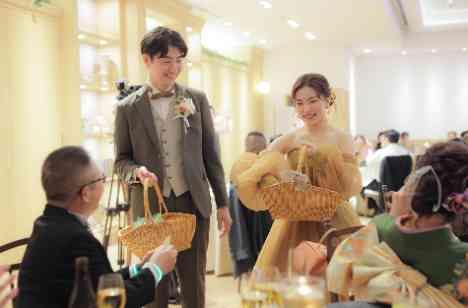 お二人らしさ全開のアイテムたちで会場が華やかに！の披露宴画像