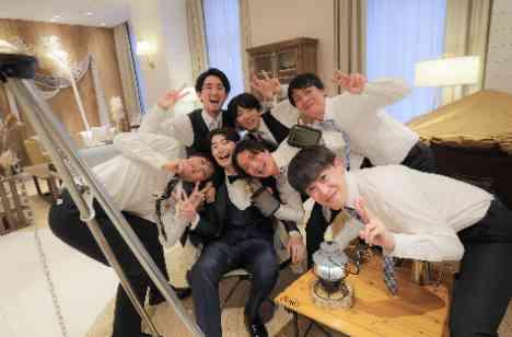 お二人らしさ全開のアイテムたちで会場が華やかに！の演出画像