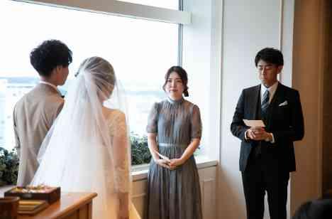 トレンドで可愛く♡ゲストへ感謝を伝えるWの挙式画像