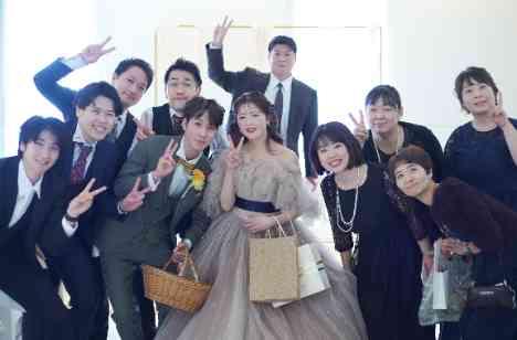 白亜の会場に彩るColorful Weddingの披露宴画像