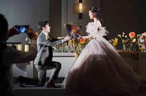 白亜の会場に彩るColorful Weddingの演出画像