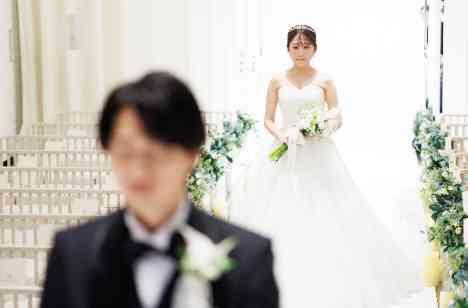 たくさんの笑顔に包まれた心温まるWEDDINGの挙式画像