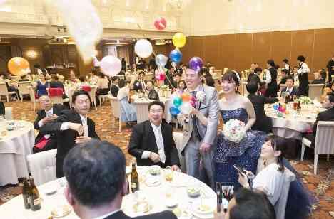 笑顔あふれる幸せの時間の披露宴画像