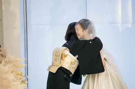 感謝の想いをカタチに…笑顔溢れる結婚式の挙式画像