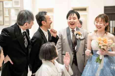 「LOVE」で一杯な会場で「LOVE」なゲストと!の披露宴画像