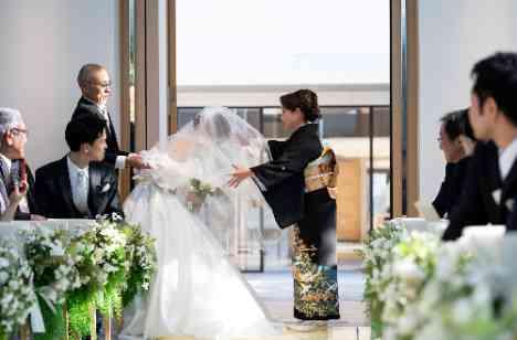 春のお花に囲まれて豪華なWedding Partyの準備・打ち合わせ画像