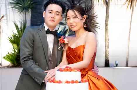 春のお花に囲まれて豪華なWedding Partyの披露宴画像