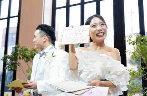 春のお花に囲まれて豪華なWedding Partyの演出画像