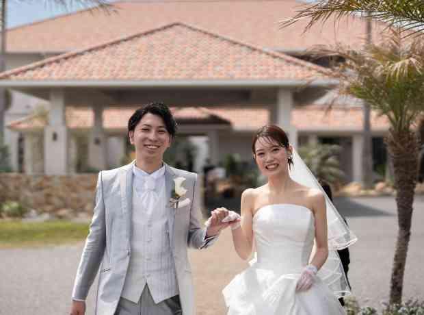最高の笑顔が心に残る和やかWEDDINGの挙式実例画像