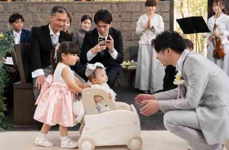 最高の笑顔が心に残る和やかWEDDINGの挙式画像