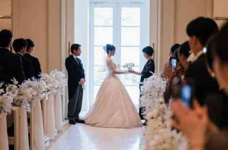 幸せいっぱいのお花畑の中で結婚式を・・の挙式画像